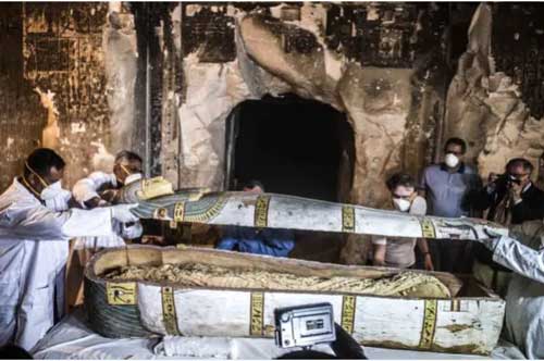 Khai quật lăng mộ 2500 năm tuổi, tìm thấy hàng loạt lời nguyền xác ướp Ai Cập khắc trên tường