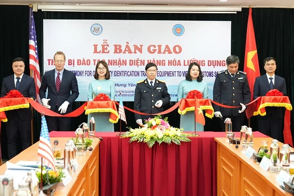 Lễ bàn giao thiết bị đào tạo do Hoa Kỳ tài trợ cho Hải quan Việt Nam vào sáng 8/1/2020.