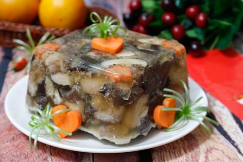 Chân giò lợn nấu đông: Món ngon không thể bỏ qua trong ngày lạnh