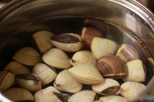 2 mẹo đơn giản giúp ngao nhả cát cực nhanh