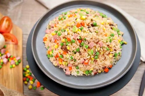 Nấu cơm trộn bằng nồi cơm điện: Vừa nhanh gọn lại có món ngon lạ miệng