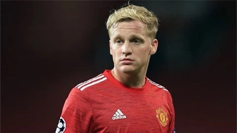 'Van de Beek nên tới đập cửa phòng Solskjaer'