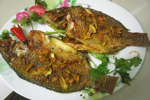 Bó túi bí quyết rán cá giòn tan, không bắn không sát