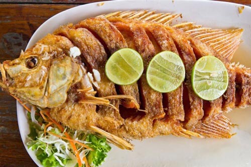 Cách rán cá giòn thơm, không bắn dầu nhờ bí kíp cực đơn giản này