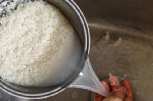 Vo gạo xong đừng vội bỏ nước vì lý do bất ngờ này