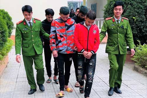 Thanh Hóa: 5 thanh thiếu niên nghiện game rủ nhau vác mã tấu ra đê chặn xe cướp tài sản