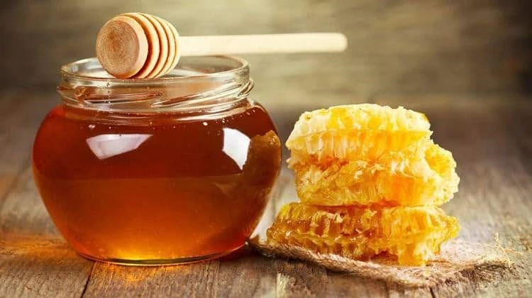 Bạn không nên sử dụng mật ong trước khi đi ngủ.