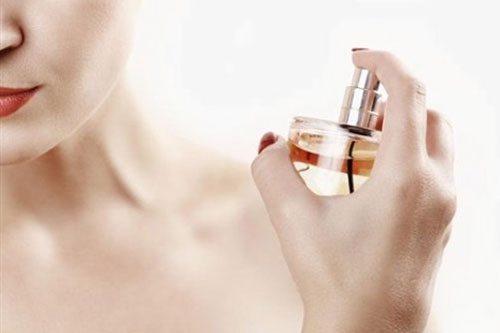 Dùng nước hoa thế nào mới đúng?