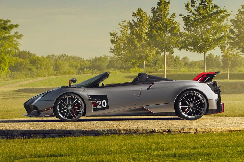 10. Pagani Huayra Roadster BC (vận tốc tối đa: 338 km/h).