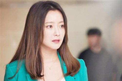 Muốn tổ chức sinh nhật cho chồng, vợ rút ngắn chuyến công tác, về nhà sớm trốn trong buồng vệ sinh gây bất ngờ nhưng những gì diễn ra trước mắt khiến cô chết điếng!