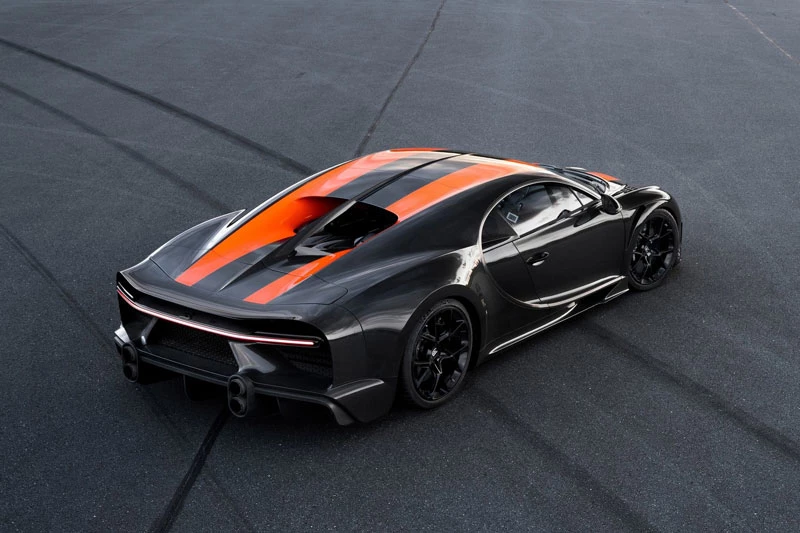 =4. Bugatti Chiron Super Sport 300 (vận tốc tối đa: 483 km/h).