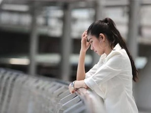 Mỗi khi được chồng hôn, tôi cảm thấy ám ảnh khủng khiếp