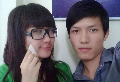 Hòa Minzy khoe nhan sắc 10 năm trước cùng Anh Tú, không quên "cà khịa" đôi chân mày của ông anh thân thiết