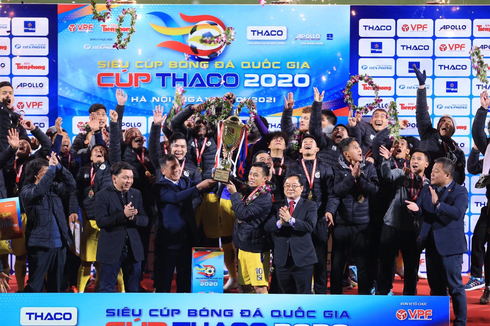 Hà Nội FC khởi đầu mùa giải 2021 với chức vô địch Siêu Cúp QG - Ảnh: Đức Cường 