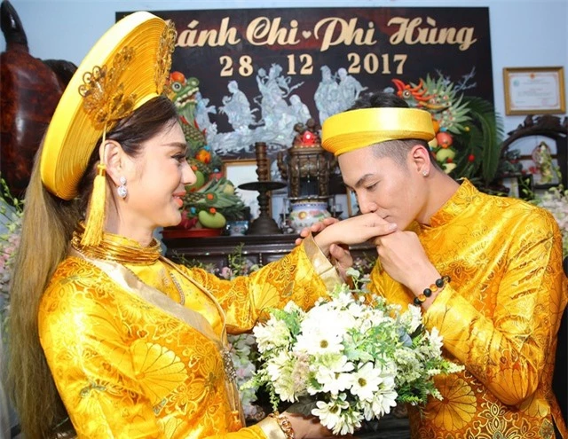 Mỹ nhân Việt đeo vàng trĩu cổ trong lễ Vu quy - 13