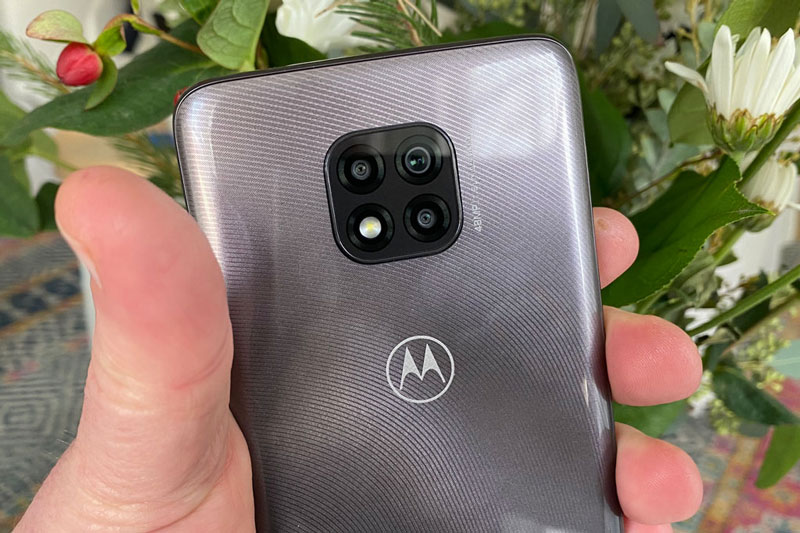 Smartphone chống nước, pin 5.000 mAh, giá ‘mềm’