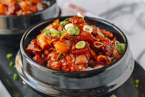 10 phút xong ngay thịt lợn xào kim chi đưa cơm ngày gió rét