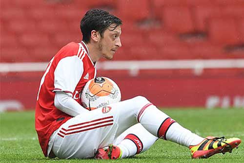 Oezil đòi nhận đủ 7,2 triệu bảng mới chịu rời Arsenal