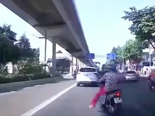 Top 10 tình huống giao thông hài hước nhất năm 2020