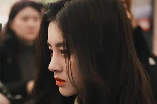 Mới sinh chục ngày mẹ chồng đã sai xuống bếp nấu cơm, nàng dâu vui vẻ vâng dạ song tới bữa nhìn mâm cơm cô dọn mà bà "đứng hình"