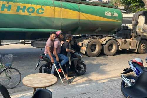 TP.HCM: Cửa hàng bị đập phá, 2 người bị đánh thương tích chỉ vì...nhắc nhở