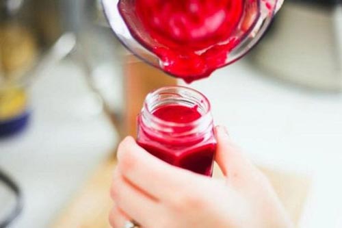 Làm son môi tại nhà với hoa hồng vừa an toàn vừa lâu trôi