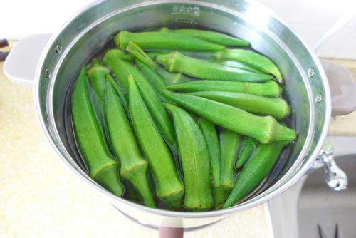 Luộc đậu bắp theo cách này không nhớt, đậm đà ai cũng thích