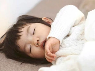 Con há miệng khi ngủ tưởng dễ thương nhưng tiềm ẩn điều nguy hiểm không ngờ