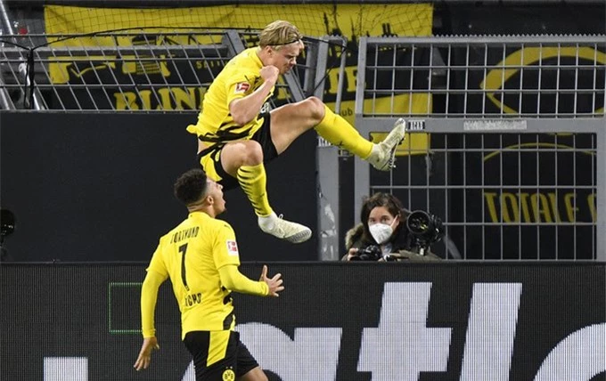 Haaland là người hùng góp dấu giầy ở cả 3 bàn thắng của Dortmund