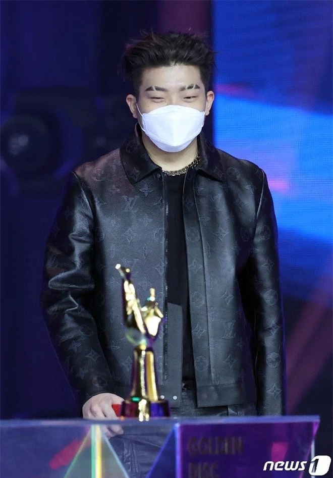 ITZY gây tranh cãi vì thành tích thấp nhưng lại cướp giải của nam rapper đình đám, phải chăng Grammy Hàn Quốc muốn nịnh JYP? - Ảnh 2.