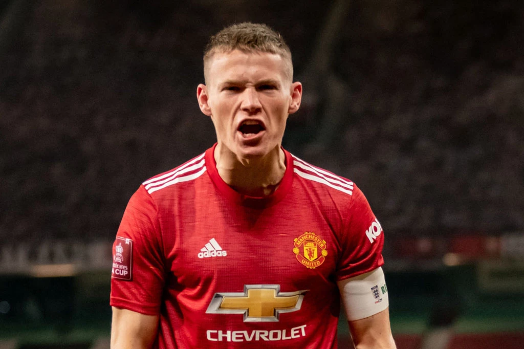 Scott McTominay ăn mừng bàn thắng.