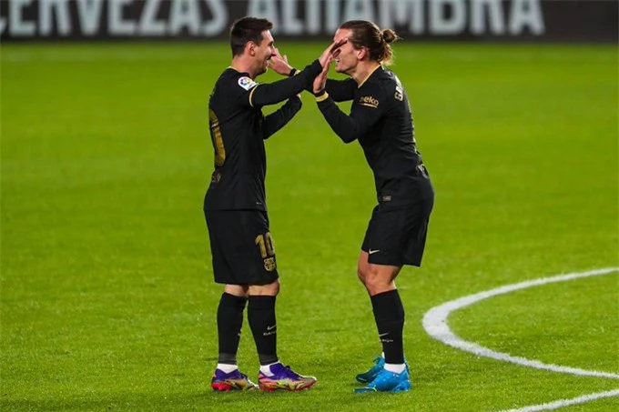 Messi và Griezmann lần đầu tiên cùng nhau lập cú đúp trong một trận đấu của Barca
