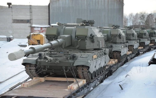 Quân đội Nga sẽ nhận thêm nhiều tổ hợp pháo tự hành tiên tiến 2S35 Koalitsiya-SV. Ảnh: TASS.