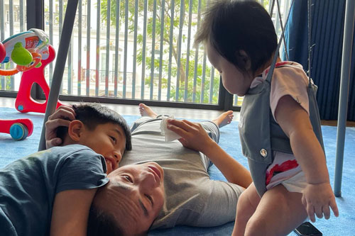 Đăng ảnh Cường Đô La tình thương mến thương bên Subeo và Suchin, Đàm Thu Trang cảm thán mà ai cũng cười