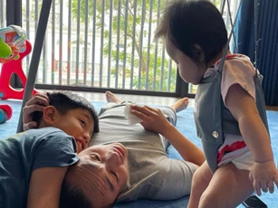 Đăng ảnh Cường Đô La tình thương mến thương bên Subeo và Suchin, Đàm Thu Trang cảm thán mà ai cũng cười