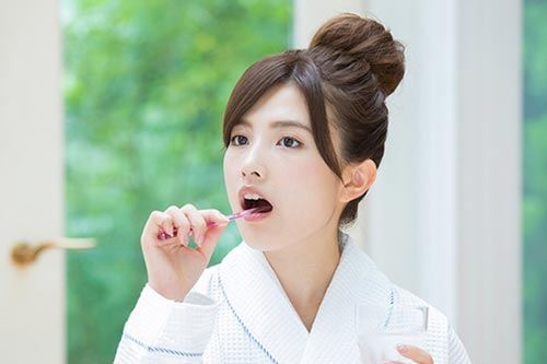 Vì sao răng bị ê buốt, khắc phục thế nào?