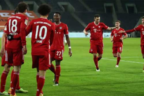 Hàng thủ tệ hại làm 'biến dạng' Bayern