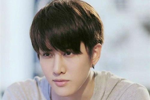 Anh chồng đắc ý khoe: “Vợ chẳng bao giờ dám cãi lại nửa lời”, đến khi tìm thấy 3 cuốn lịch thì anh lập tức sợ toát mồ hôi, cuống quýt giữ vợ