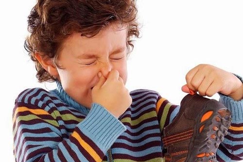 Giày xuất hiện mùi hôi bạn chỉ làm cách này giúp khử mùi nhanh chóng