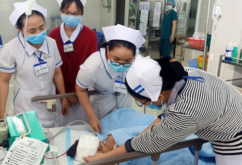 Đắk Lắk: Nghi án cha ruột chém con trai 5 tuổi đứt hộp sọ