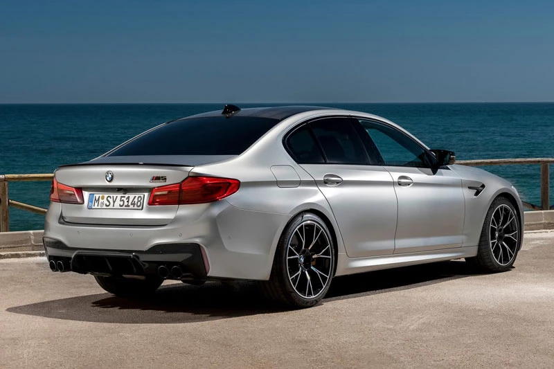 =9. BMW M5 Competition 2019 (thời gian tăng tốc từ 0-96 km/h: 2,6 giây).