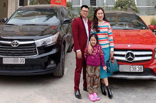 NSND Tự Long hiếm hoi khoe xe sang, dân tình tập trung chú ý vào biển số vì quá đẹp