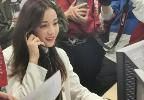 Ngỡ ngàng với nhan sắc “thật” của dàn sao Hoa ngữ qua ống kính người qua đường