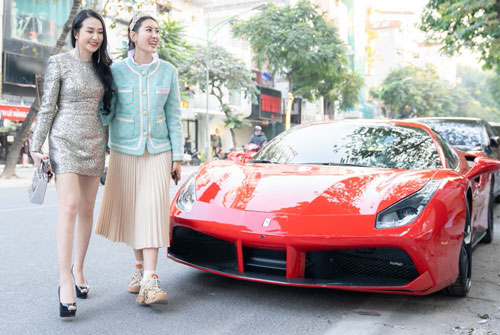 Bà xã Tuấn Hưng lái siêu xe hơn 10 tỷ tham dự sự kiện