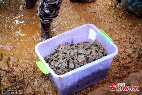Số tiền xu cổ được tìm thấy ở ngôi làng Trung Quốc.