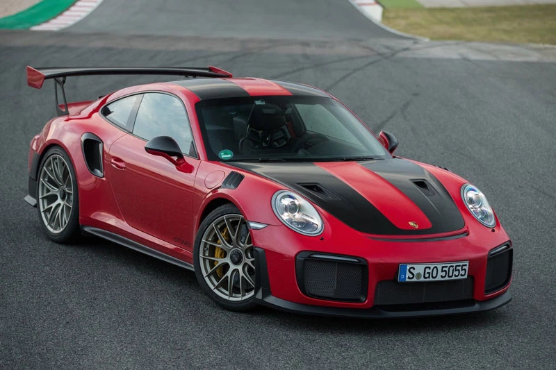 =7. Porsche 911 GT2 RS 2018 (thời gian tăng tốc từ 0-96 km/h: 2,5 giây).