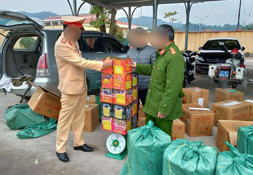 Yên Bái: Bắt đối tượng vận chuyển hơn 5 tạ pháo nổ