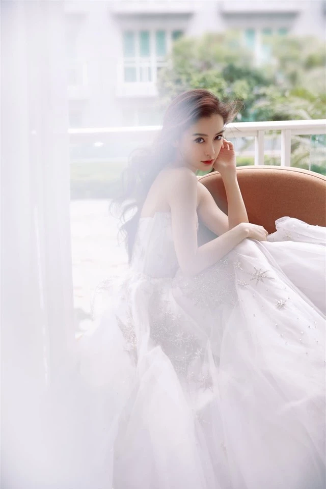 Giữa ồn ào tình tay ba, Angelababy xuất hiện xinh đẹp và quyến rũ - 6