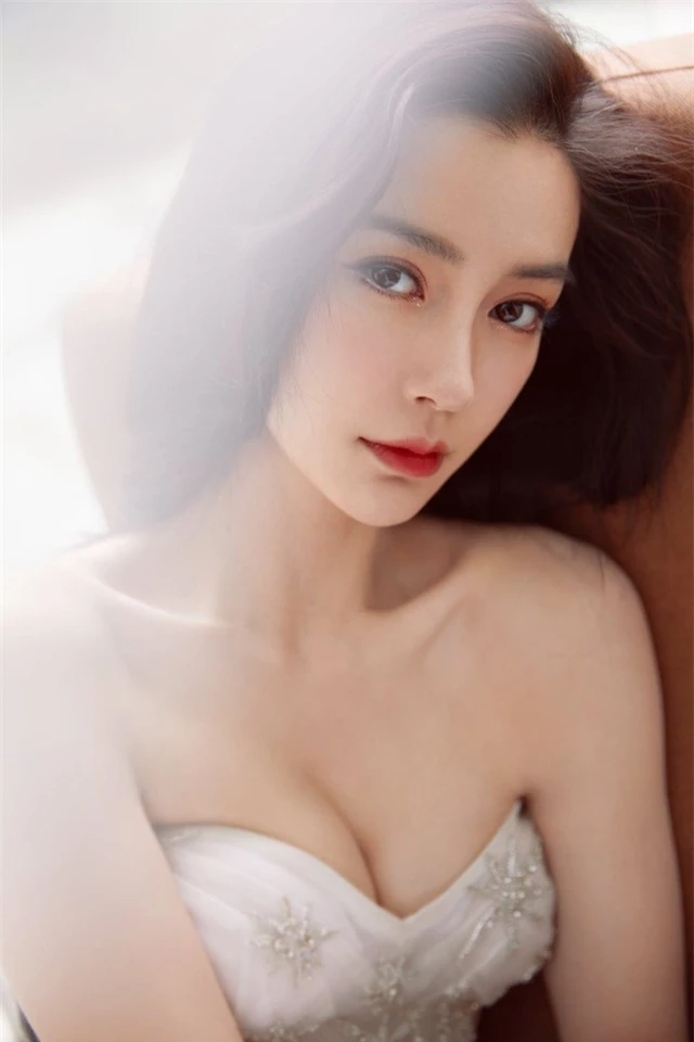 Giữa ồn ào tình tay ba, Angelababy xuất hiện xinh đẹp và quyến rũ - 8