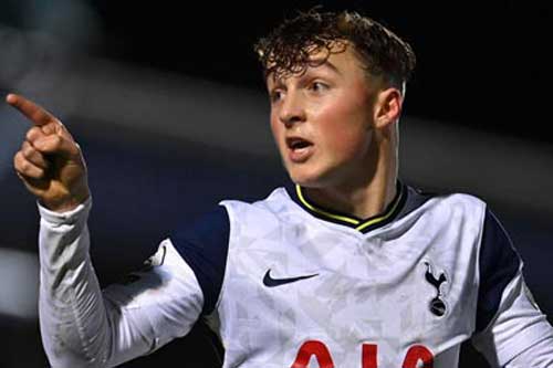 Alfie Devine nói gì sau khi phá liền hai kỷ lục ở Tottenham?